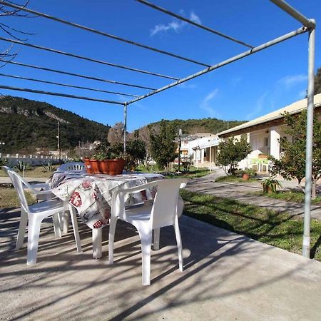 Apartamento White House Pagoi Agios Georgios Pagon Exterior foto